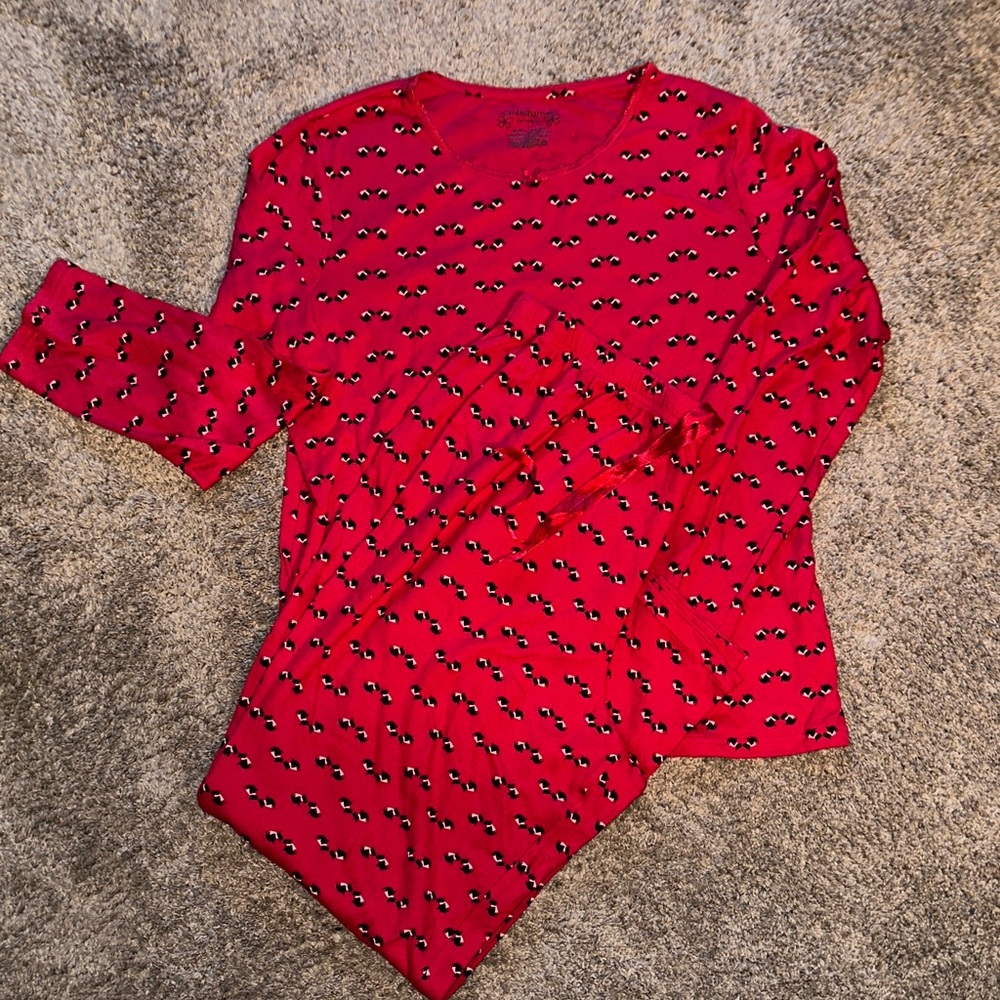 Croft & Barrow Red Printed Women's 2 piece pajama set.  Long sleeve Scottie Dog!